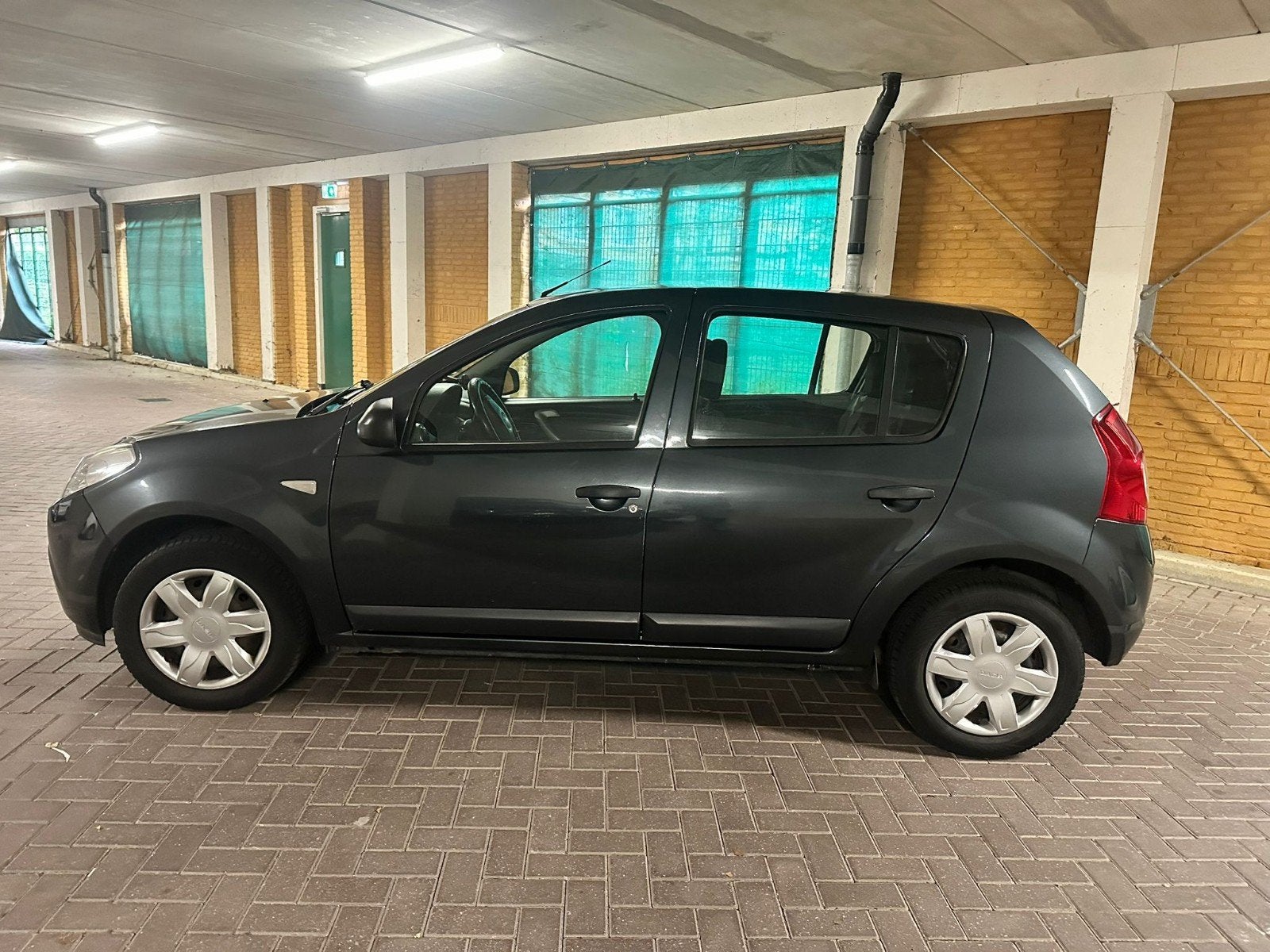 Dacia Sandero 1.2 16V 55KW 2009 Grijs, Voorwielaandrijving, Stof, 74 pk, 31 €/maand