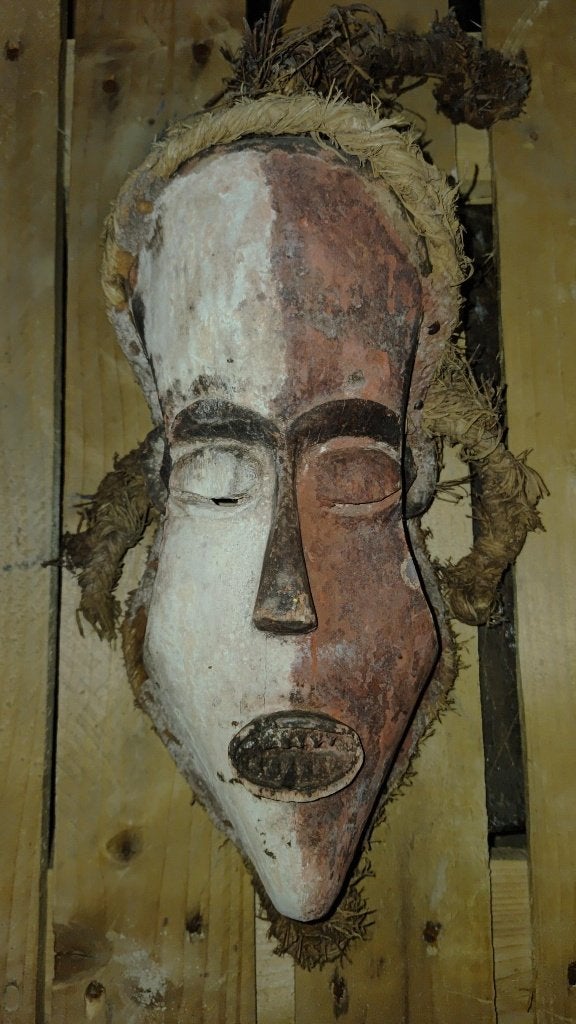 masker vrouw versiert met touw, Antiek en Kunst, Kunst | Niet-Westerse kunst, Hout, Afrika, Ophalen of Verzenden, Houtsnijwerk
