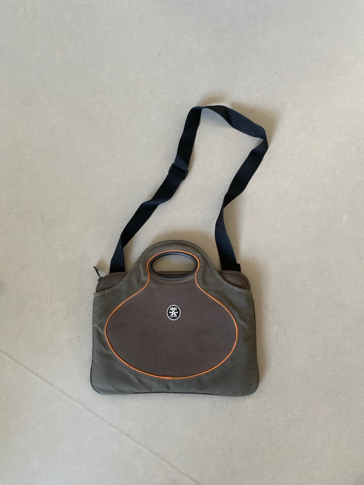Crumpler The Gimp Bush M Laptoptas - 15 inch, Gebruikt, Gevoerd laptopvak, 15 inch, Grijs