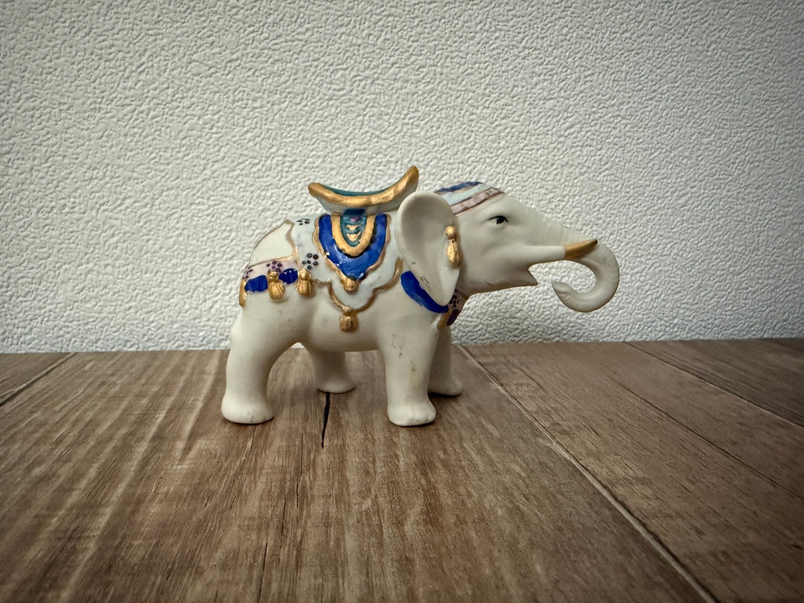 Porselein beeldje van C. Villari, Ophalen of Verzenden, Zo goed als nieuw, Dier