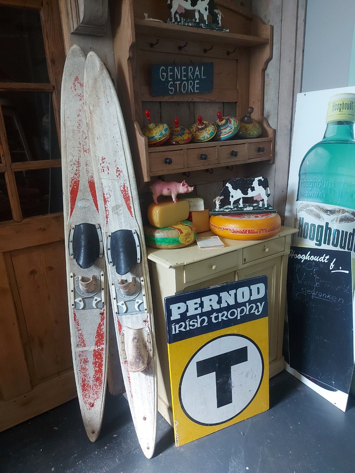 Oldtimer waterski,s, voor op de oldtimer bus, Ophalen, Huis en Inrichting