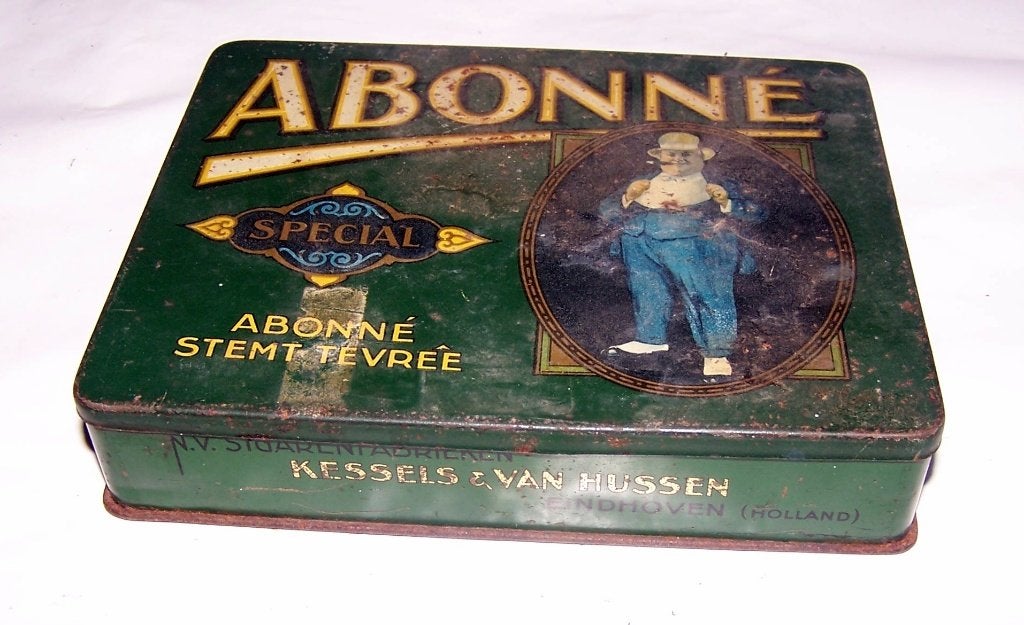 Antiek sigarenblik Abonné Stemt Tevree. Izgs., Verzamelen, Ophalen of Verzenden, Gebruikt, Tabaksdoos of Verpakking
