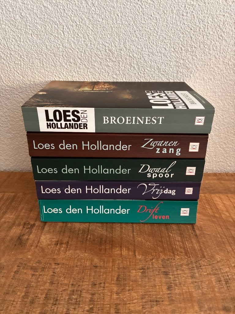Boeken pakket thrillers Loes den Hollander in goede staat., Ophalen of Verzenden, Gelezen, Loes den Hollander, Nederland