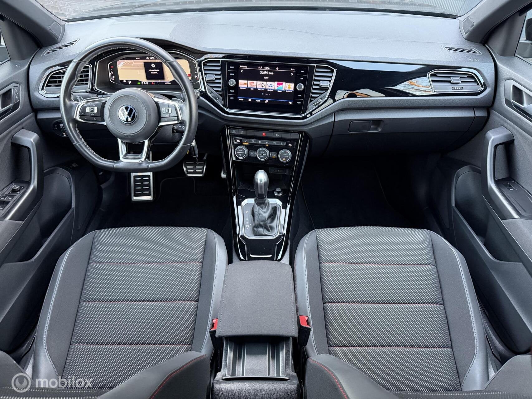 Volkswagen T-Roc 1.5 TSI Black Edition Sport|Virtual|Carplay, Auto's, Volkswagen, 4 cilinders, Leder en Stof, Zwart, Bedrijf
