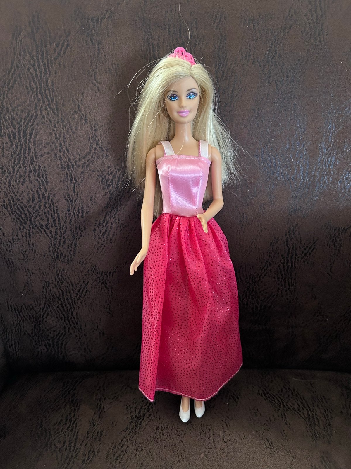 Barbie pop met roze jurk en tiara - 2012 Mattel, Ophalen of Verzenden, Gebruikt, Barbie