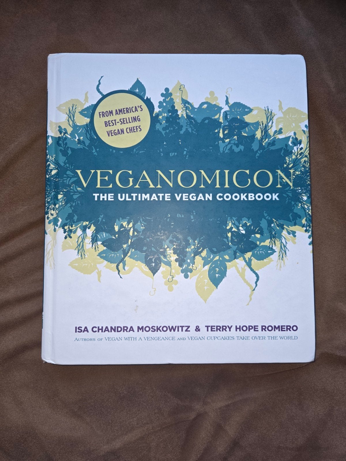 Veganomicon, Ophalen of Verzenden, Zo goed als nieuw, Europa, Isa Chandra Moskowitz & Terry Hope Romero