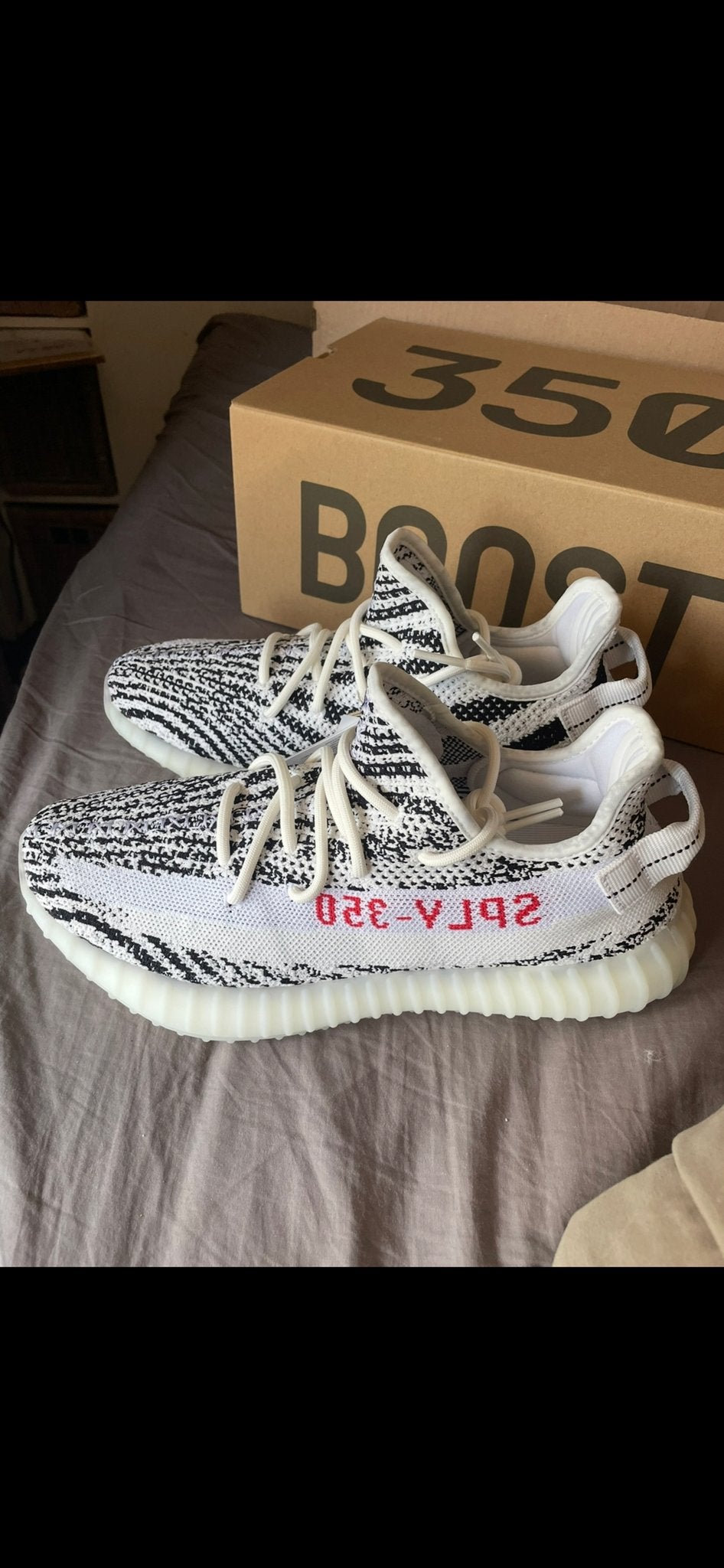 Adidas Yeezy Boost 350 V2 Zebra - Maat 43 1/3, Ophalen, Nieuw, Wit, Sneakers of Gympen