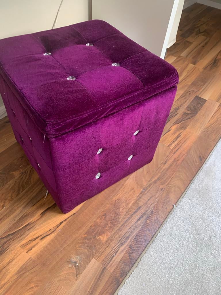 Paarse fluwelen poef met strass details, Ophalen, Minder dan 50 cm, Gebruikt, Vierkant