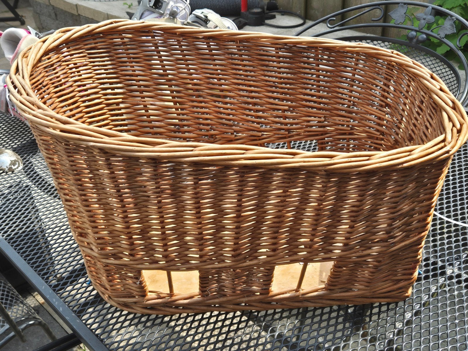 Honden fiets mand riet, Ophalen