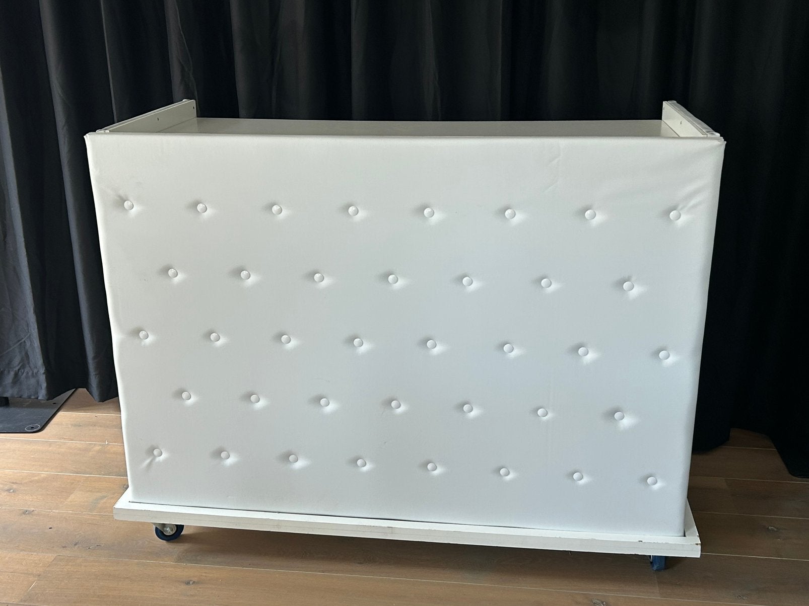 Verrijdbare DJ booth Chesterfield style van Bars ‘n Booths, Ophalen, Gebruikt, Overige merken