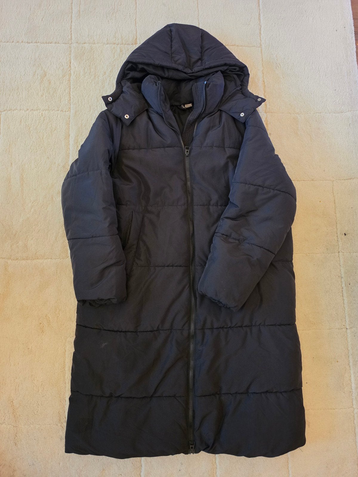 H&M Zwarte Lange Puffer Jas Maat M, H&M, Ophalen of Verzenden, Zo goed als nieuw, Zwart