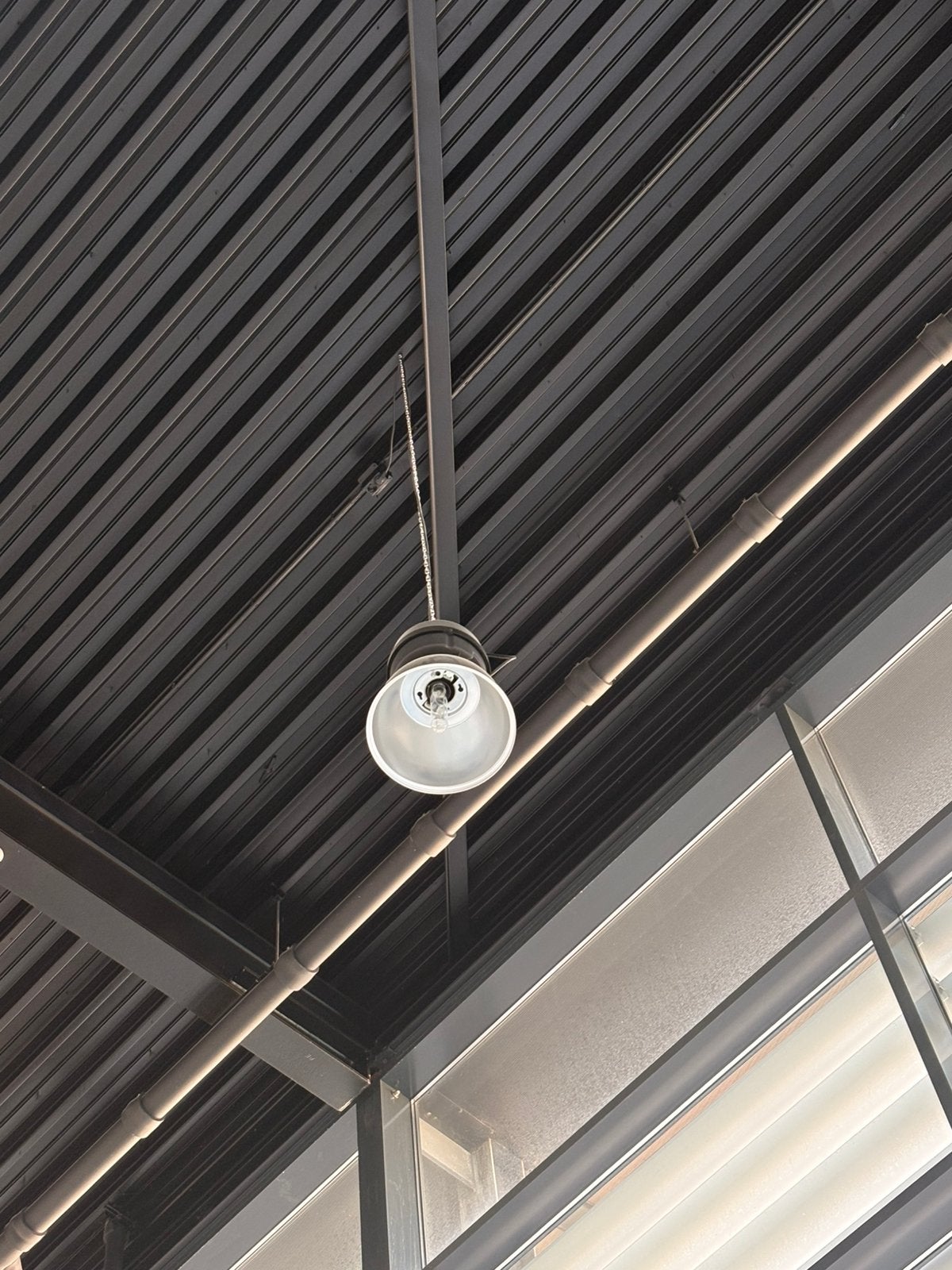 42 Aluminium hanglampen met LED – showroomverlichting, Ophalen, Zo goed als nieuw