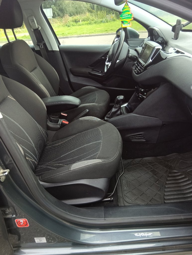 Foto 15 van Peugeot 208 1.2 VTi 82PK 5D (102g) 2012 Grijs