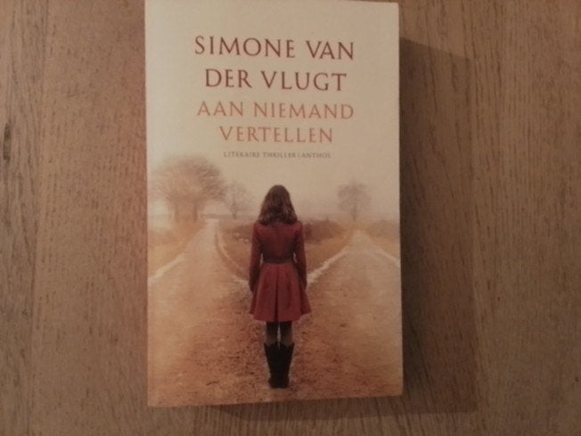 Boek - aan niemand vertellen (Simone v.d. Vlugt), Boeken, Ophalen of Verzenden, Nieuw, Simone van der Vlugt