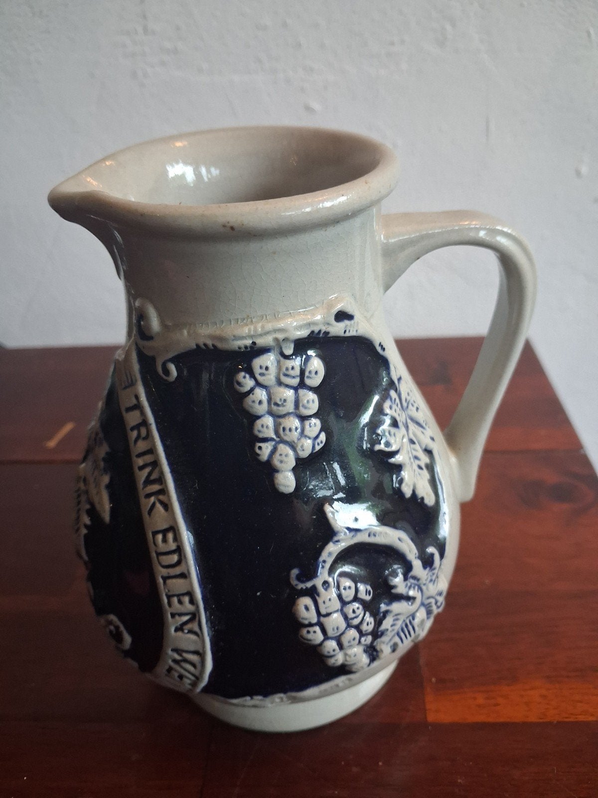 Vintage Duitse Stein Kanne met Druivenmotief, Antiek en Kunst, Ophalen of Verzenden