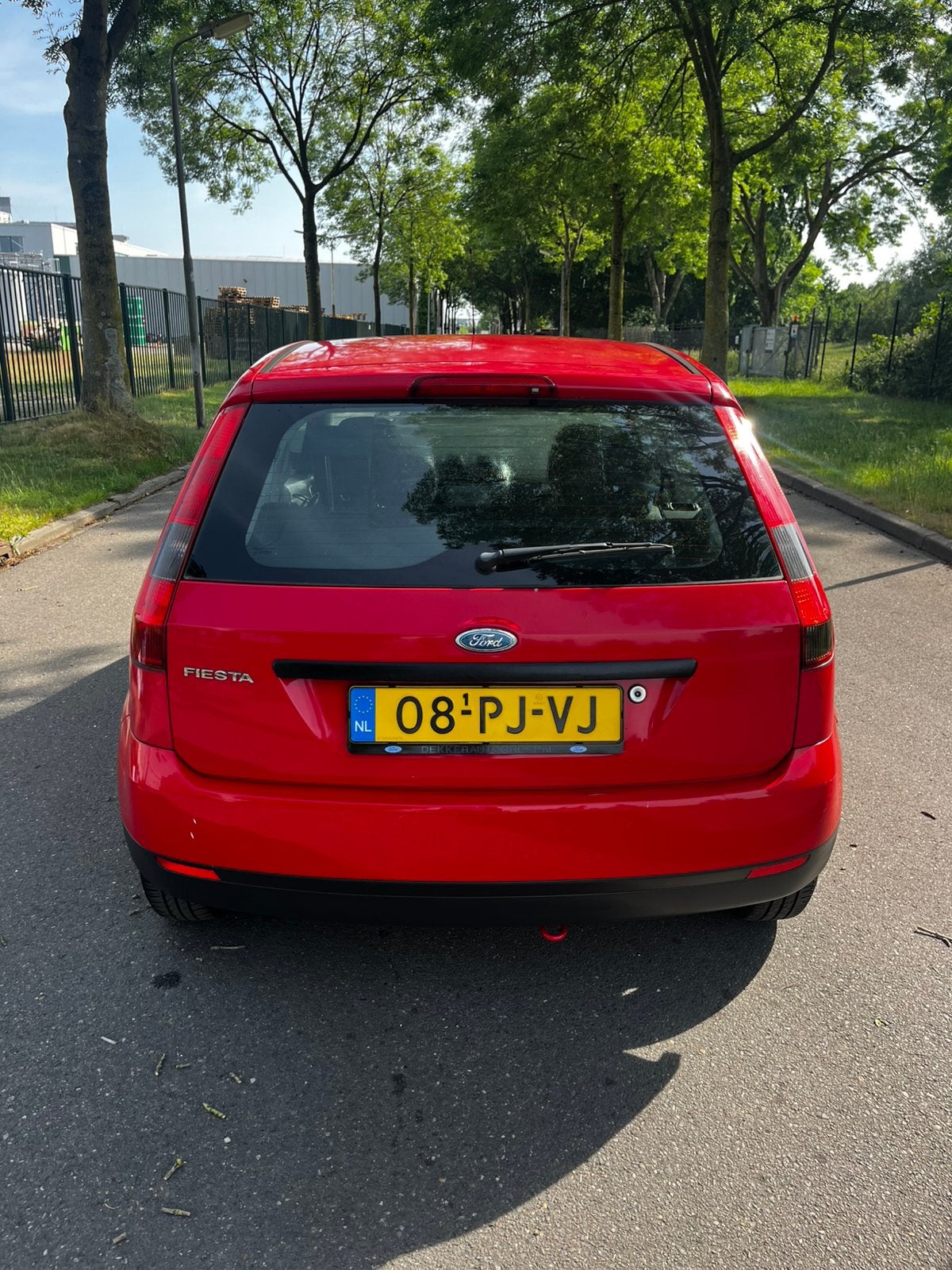 Ford Fiësta 1.3 8V 3DR 2004 Rood, Auto's, 1299 cc, 40 €/maand, 4 cilinders, Origineel Nederlands