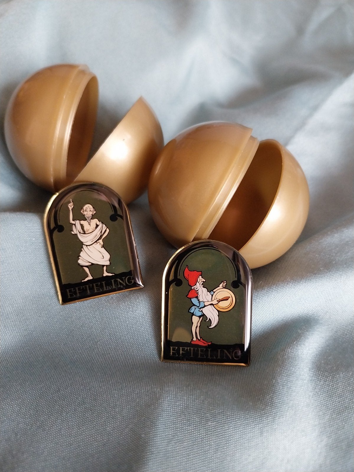 Efteling pins: Fakir en Kabouter met trommel, Verzamelen, Ophalen, Zo goed als nieuw, Button of Speldje