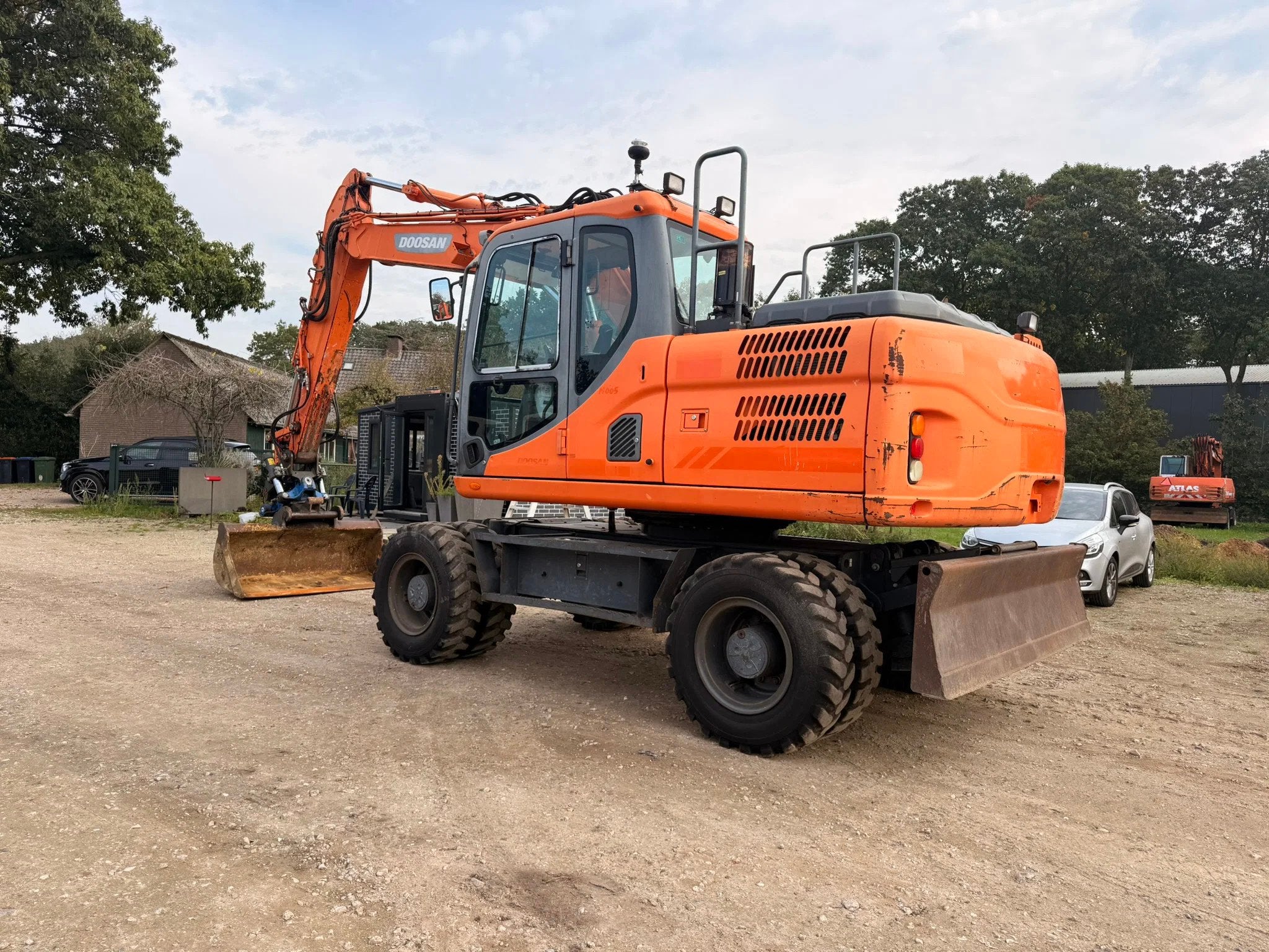 Doosan DX140W-3 (bj 2015), Jansen Machines, Albert@jansen-machines.com, Topperweg 60
3774 LJ  Kootwijkerbroek, Graafmachine