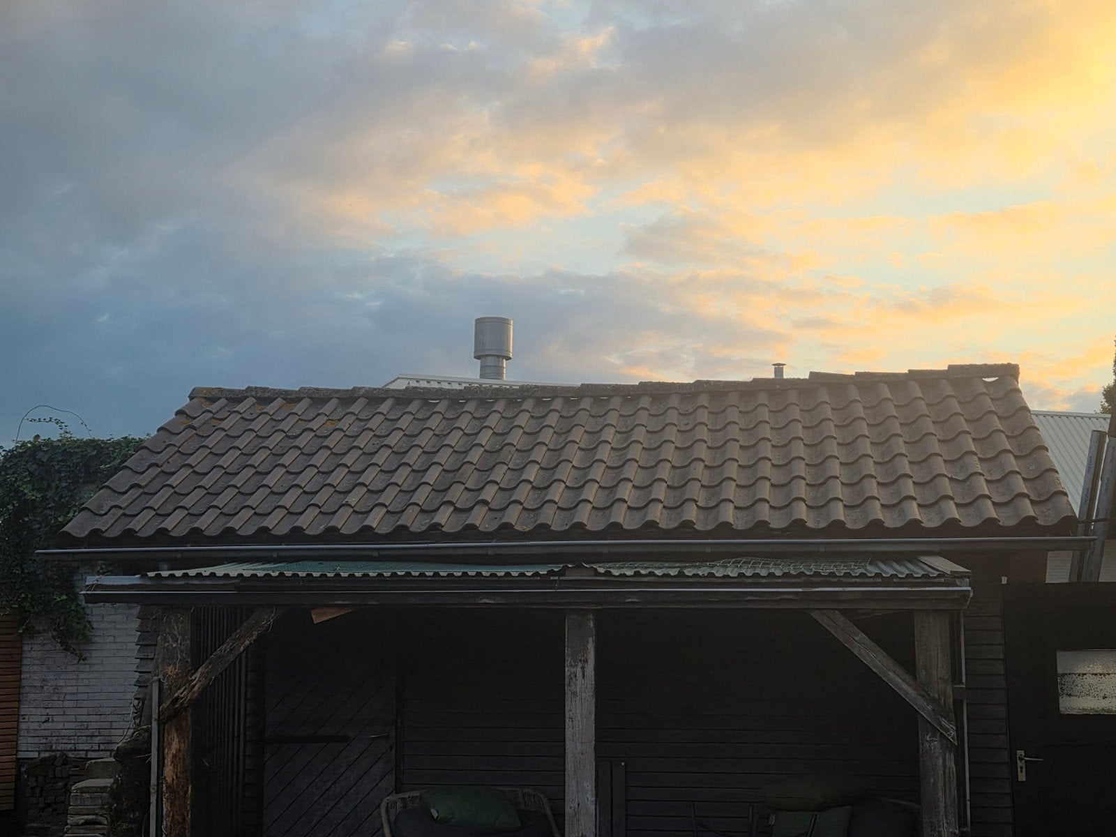 Gratis dakpannen voor schuur of tuinhuis, Doe-het-zelf en Verbouw, Dakpannen en Dakbedekking, Ophalen, Gebruikt, Steen of Klei