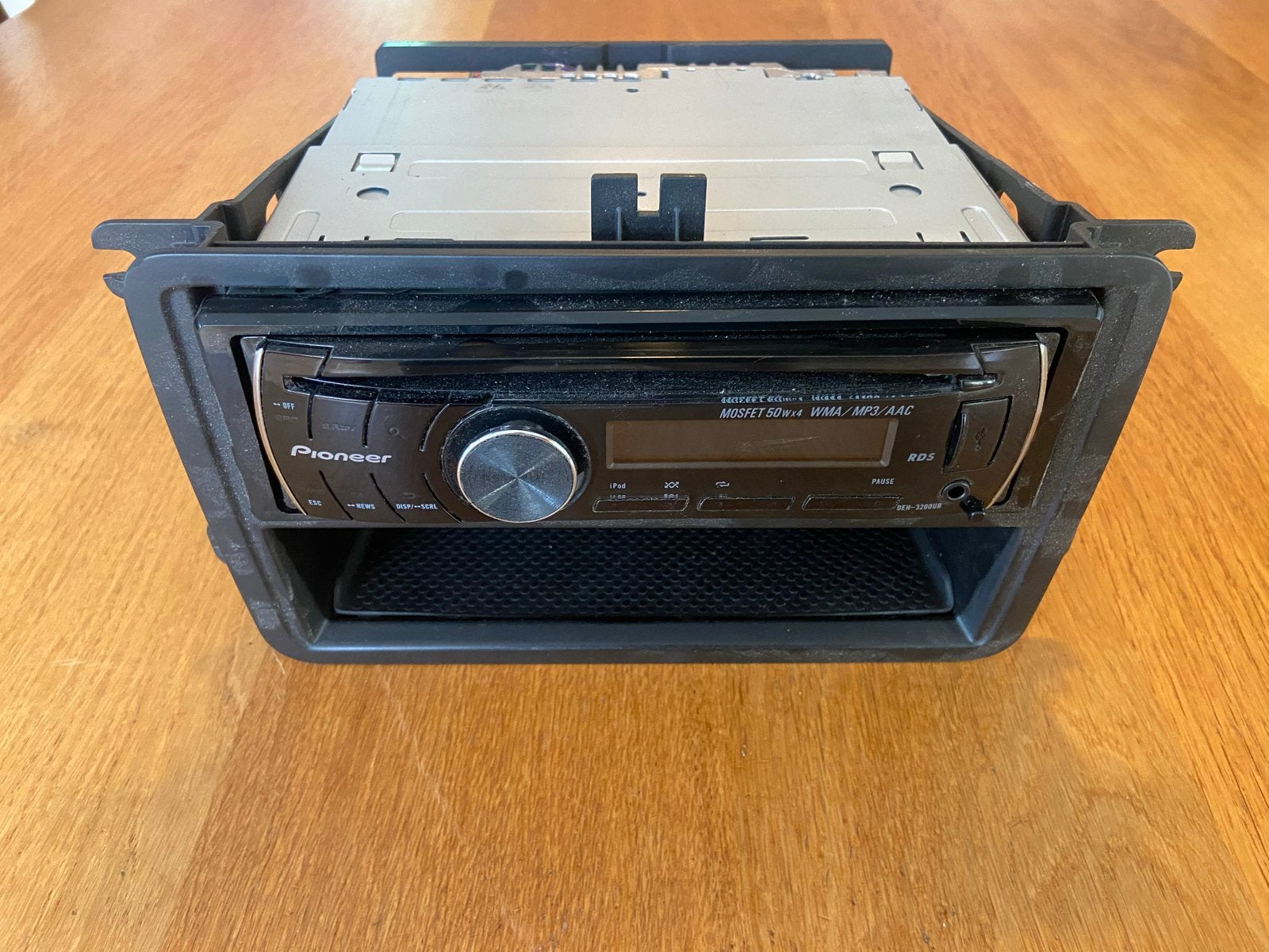 Pioneer DEH-3200UB autoradio met inbouwframe VW Polo 6R, Ophalen, Gebruikt