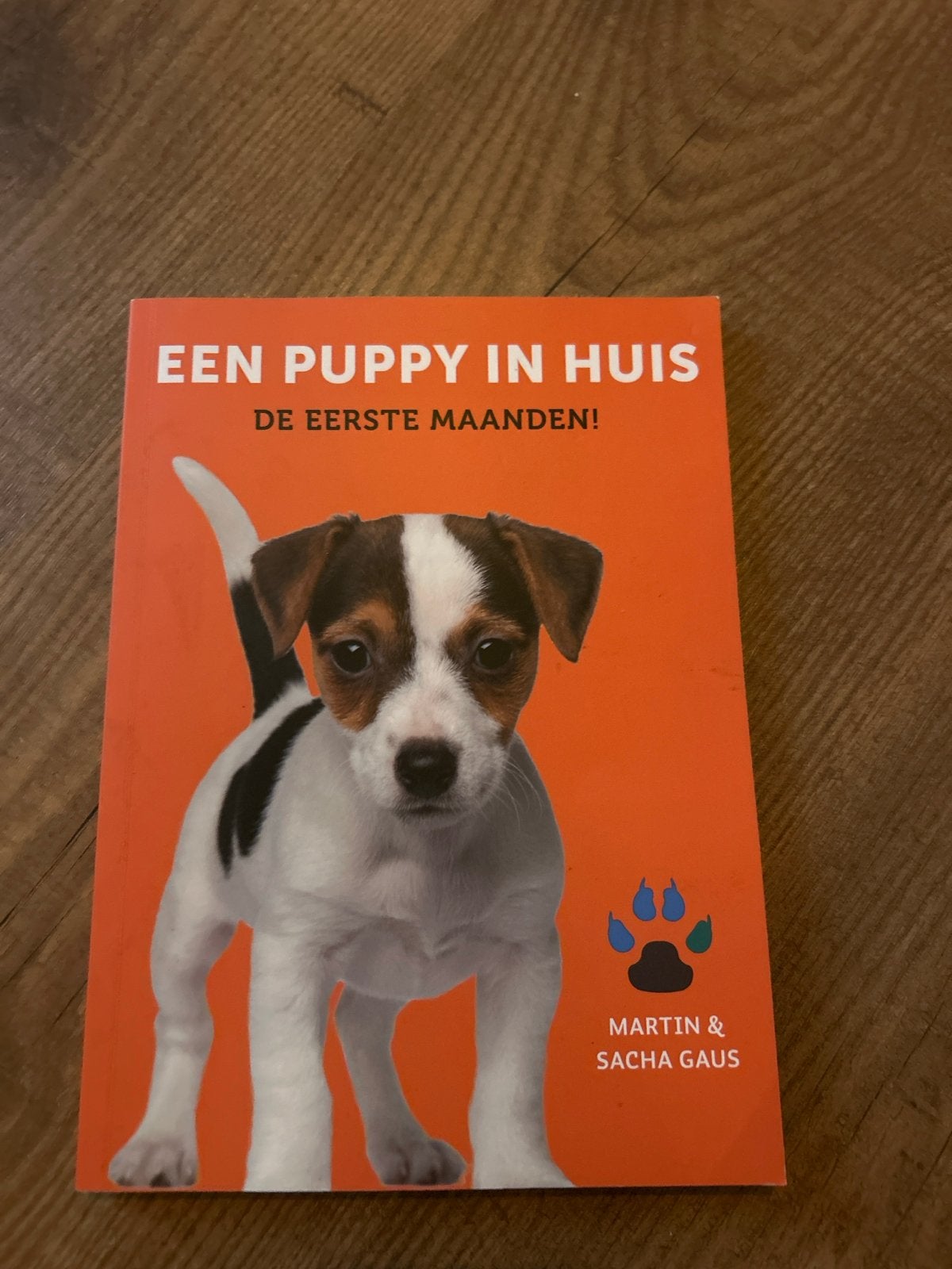 Een puppy in huis - De eerste maanden! (Hondenboek), Ophalen of Verzenden, Zo goed als nieuw, Honden