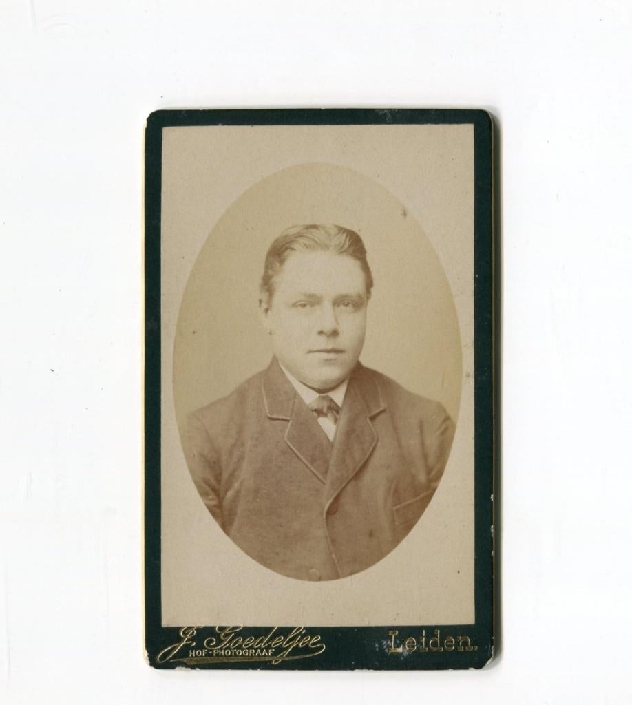 Carte de Visite. J. Goedeljee. Leiden., Verzamelen, Foto's en Prenten, Foto, Ophalen of Verzenden, Zo goed als nieuw, Voor 1940