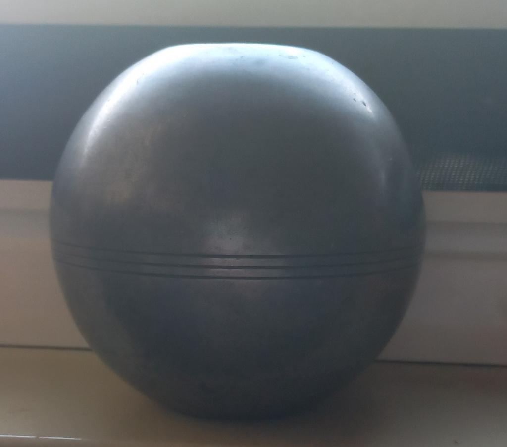 Oud tinnen bol vaasje, Overige materialen, Gebruikt, Overige kleuren, Ophalen of Verzenden