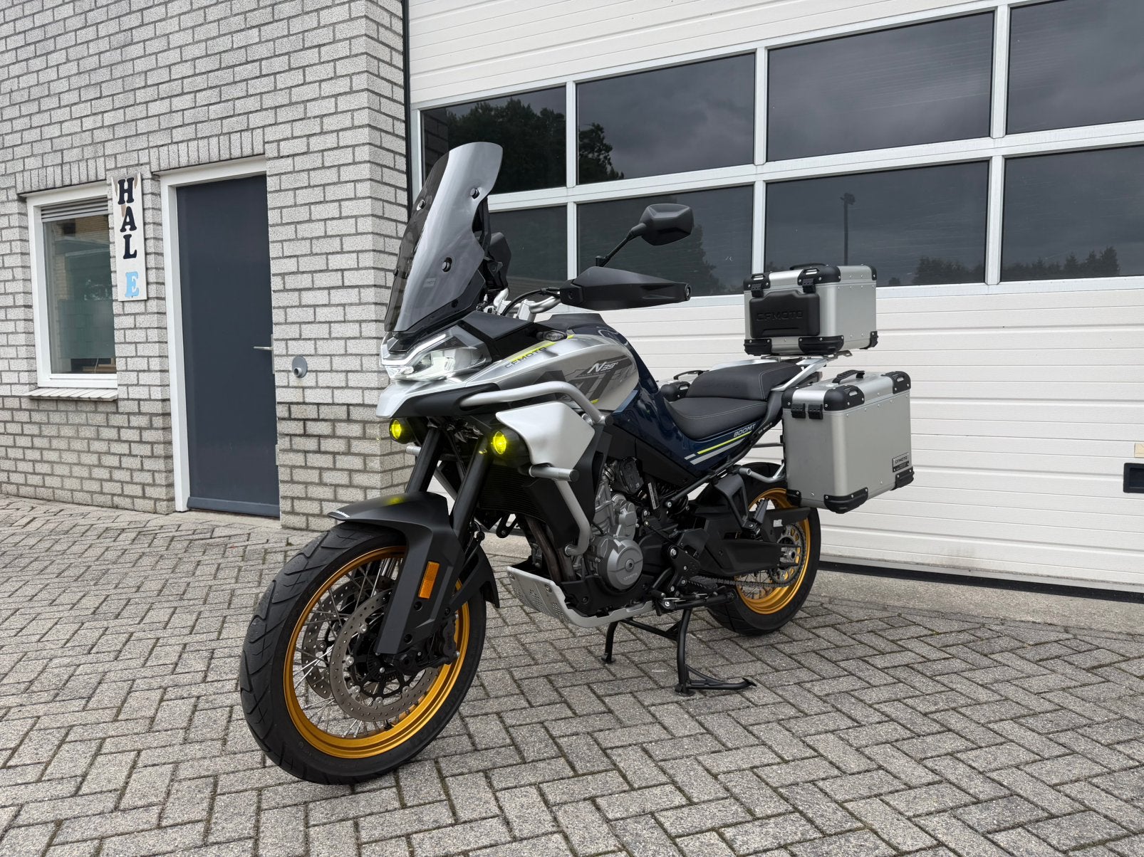 Bomvolle CF MOTO 800MT touring met nog geen 6000km!, Motoren, 2 cilinders, Occasion, Motorrijbewijs A, Particulier