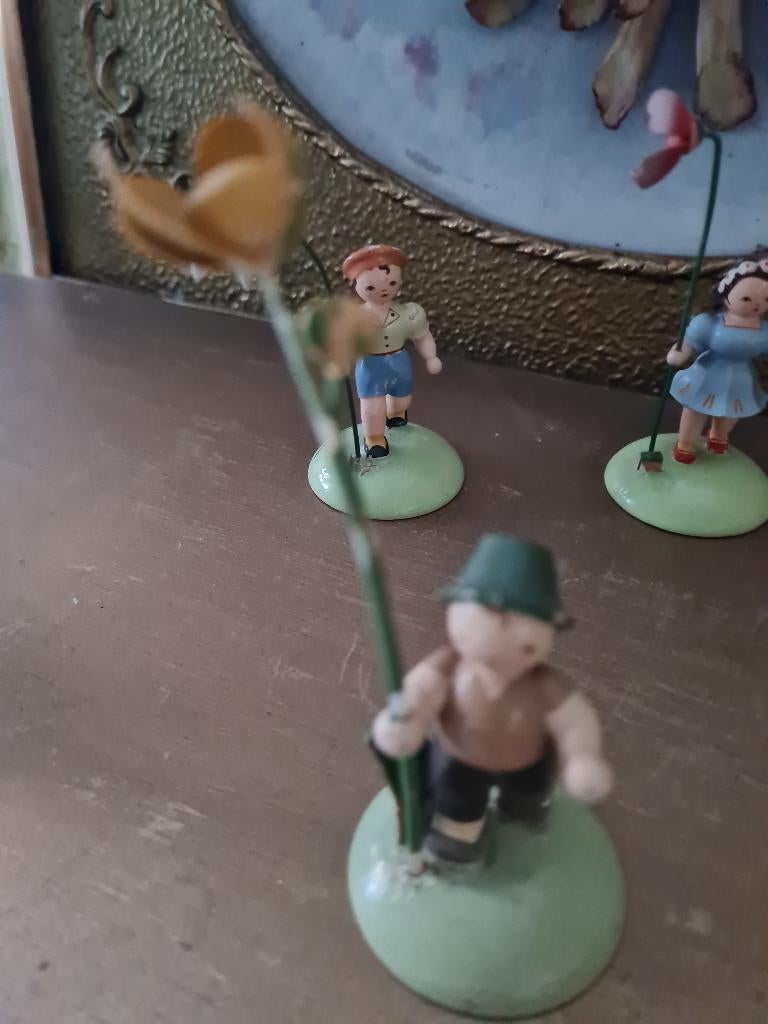 Zeer oud houten bloemen kind jongen Ertsgebergte foto 1t/m4, Heikant 21 Kaatsheuvel, Gebruikt, Belle Vieille Brocante, Ophalen of Verzenden