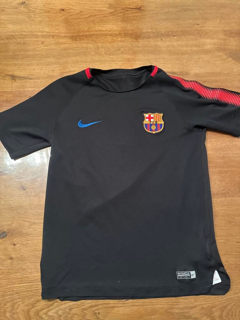 FC Barcelona Nike Trainingsshirt Maat S ( maat 146) jongens, Ophalen of Verzenden, Zo goed als nieuw, Overige maten, Zwart