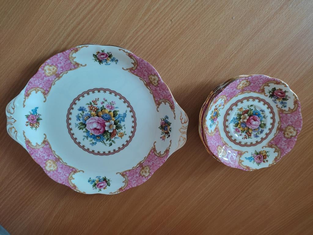 Royal Albert Lady Carlyle gebakschaal en 5 onderbordjes, Ophalen of Verzenden, Overige stijlen, Porselein, Schaal of Schalen