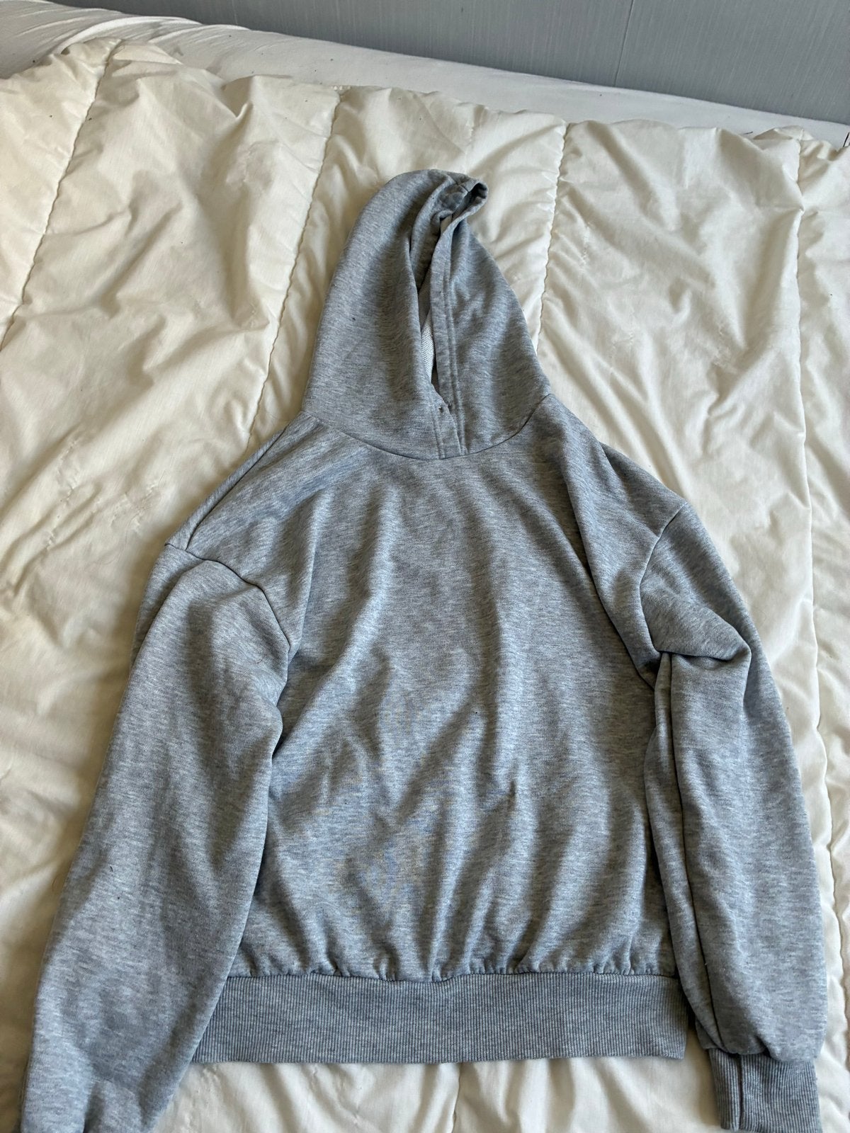Grijze hoodie met lippenprint (touwtjes eruit), Ophalen of Verzenden, Gedragen, Maat 38/40 (M), Grijs