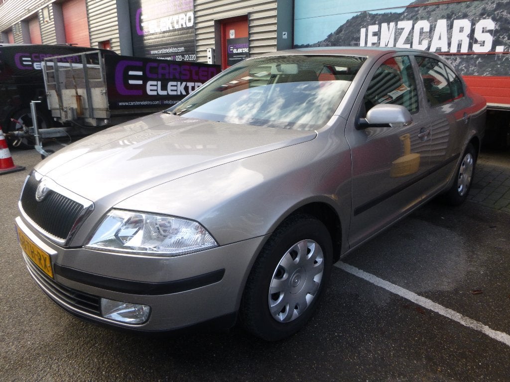 Skoda Octavia 1.6 FSi, CLIMA, CRUISE,trekh, alles elektrisch, Auto's, Voorwielaandrijving, Stof, Metallic lak, 4 cilinders