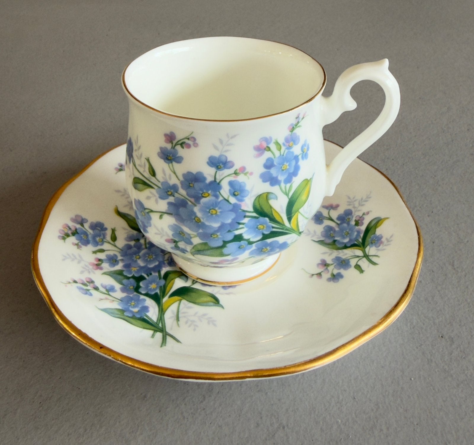Kop en schotel Royal Albert Forget-Me-Not, Antiek en Kunst, Ophalen of Verzenden
