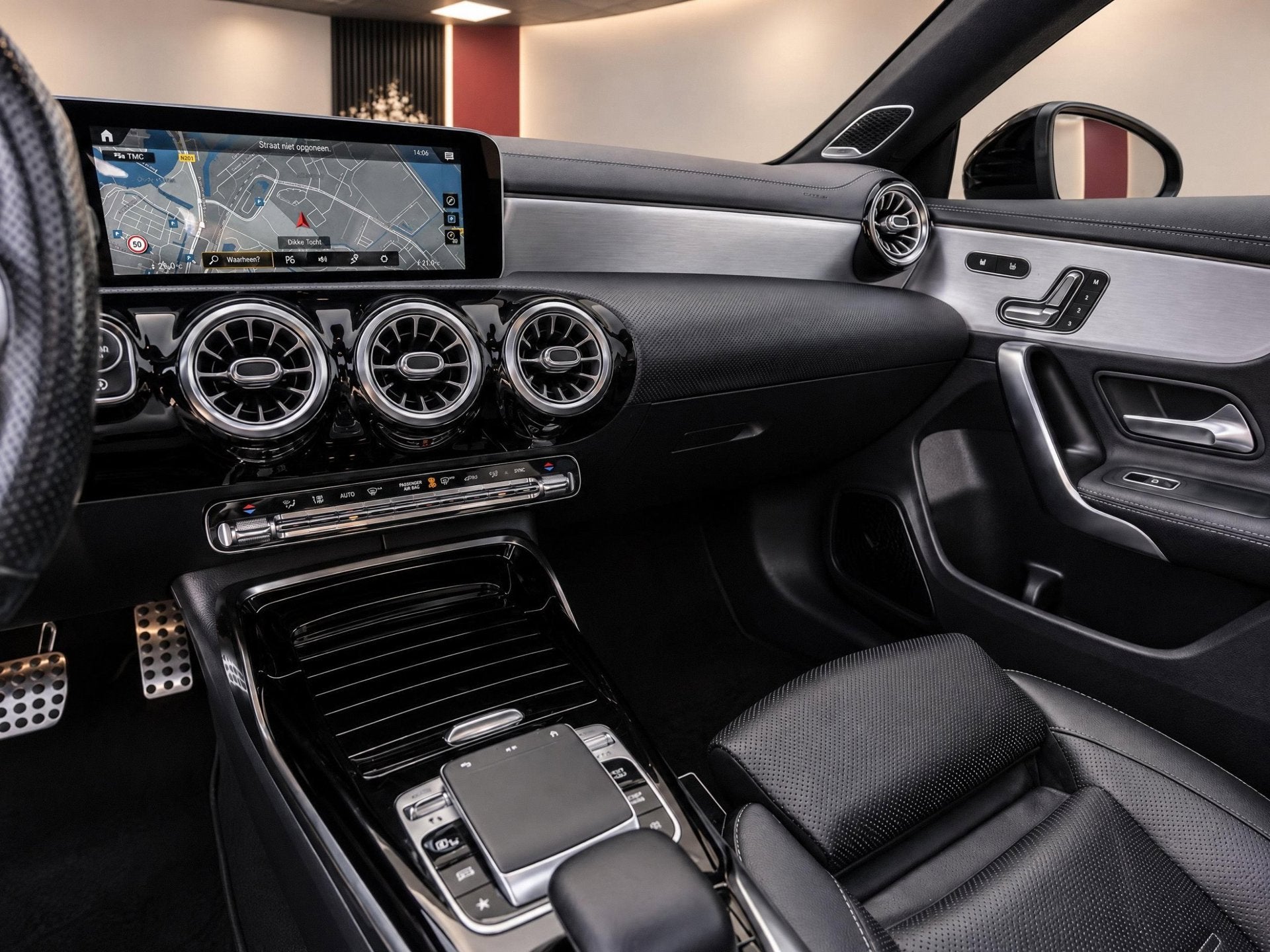 Mercedes-Benz CLA-klasse Shooting Brake AMG 35 4MATIC Premiu, Auto's, Met garantie (alle), Zwart, Vierwielaandrijving, 84 €/maand