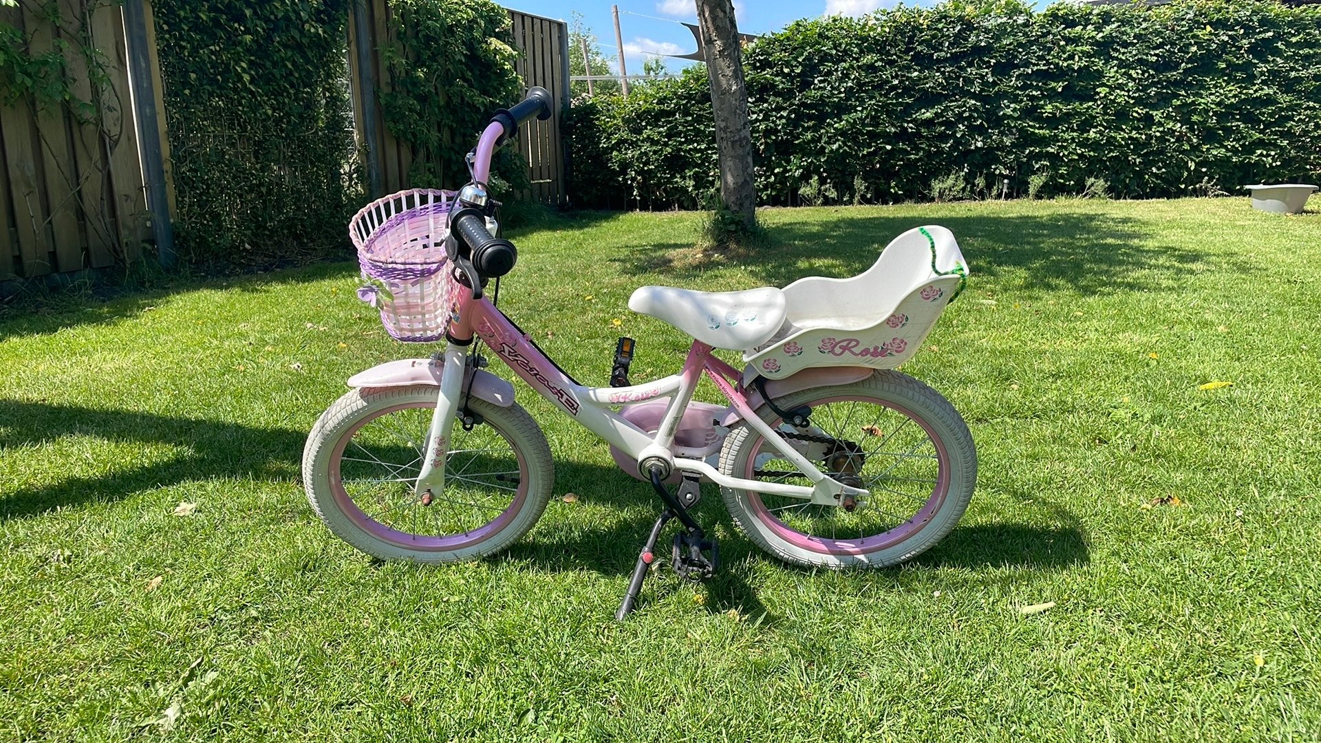 Gratis fietsje meisje roze ong. 4 jaar, Ophalen, Gebruikt, 16 inch, Handrem
