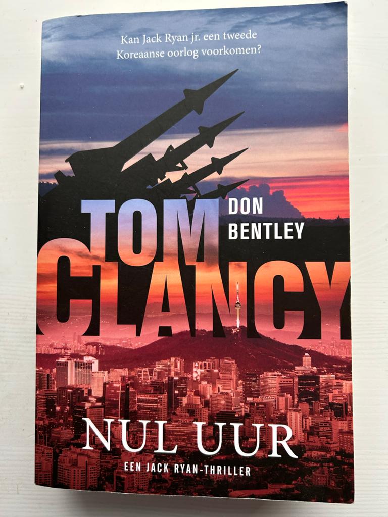 Tom Clancy Nul Uur - Een Jack Ryan-thriller 2023, Ophalen of Verzenden, Zo goed als nieuw, Nederland
