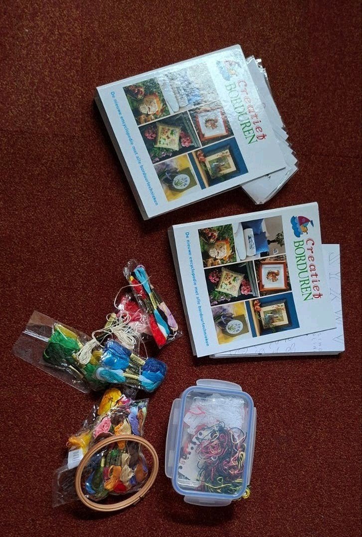 Uitgebreid borduurpakket met accessoires/patronen, Ophalen of Verzenden