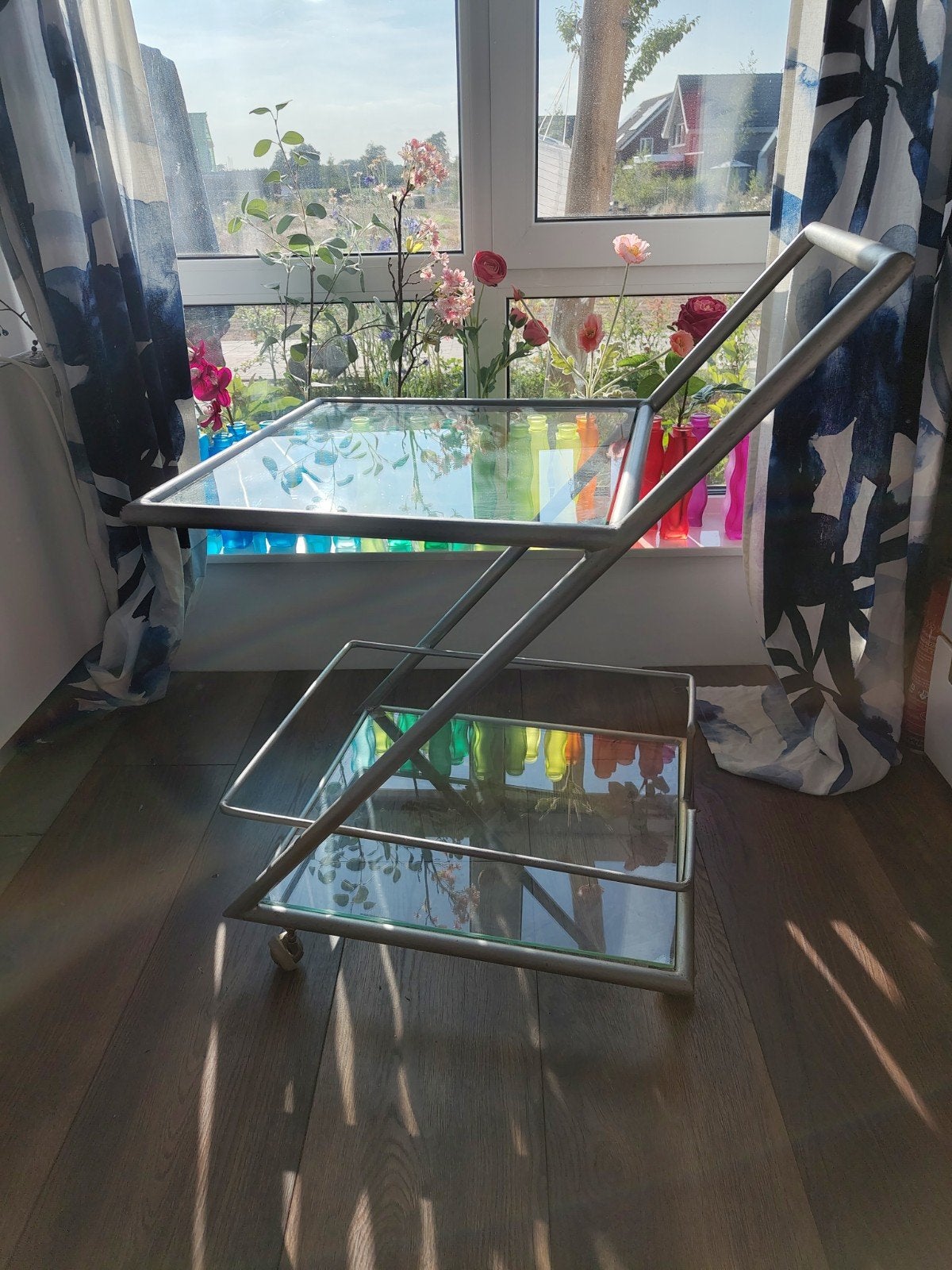 Moderne Bar Trolley met Glazen Planken, Huis en Inrichting, Ophalen, Gebruikt, Zilver, Metaal