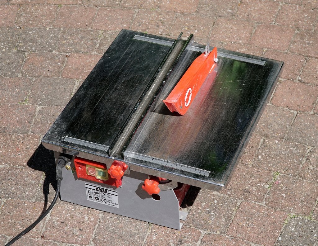Kinzo tegelzaagtafel / tegelzaagmachine, Doe-het-zelf en Verbouw, Gereedschap | Zaagmachines, Ophalen, Gebruikt, Overige typen