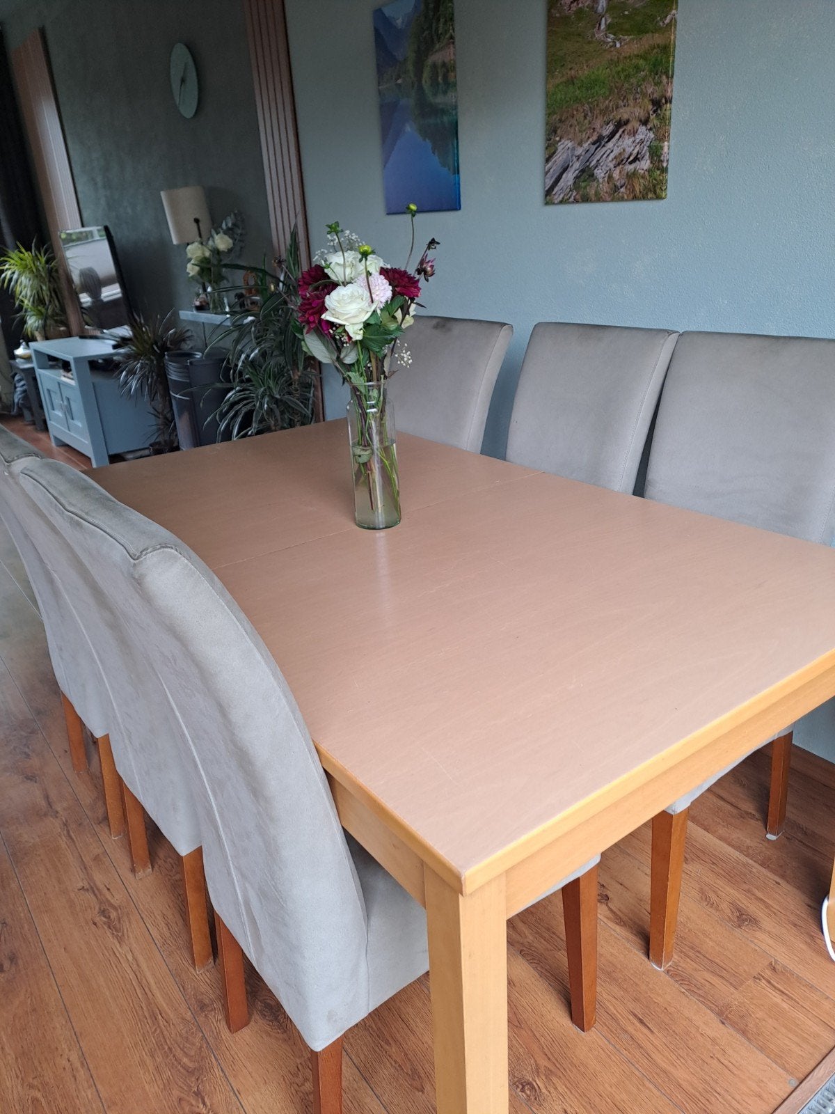 Uitschuifbare eettafel met 6 stoelen