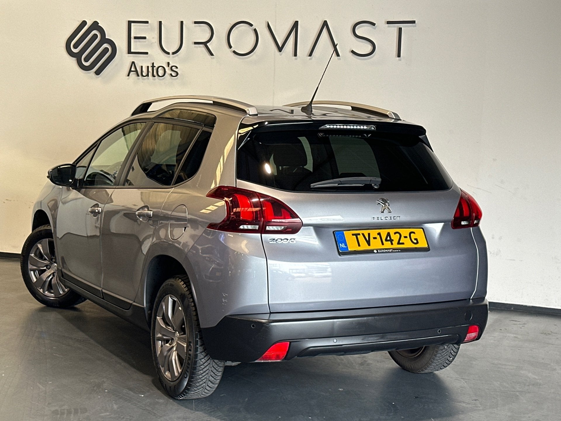 Peugeot 2008 1.2 PureTech Active Nieuw Distributieriem | Nav, Auto's, Voorwielaandrijving, Gebruikt, Euro 6, 1199 cc