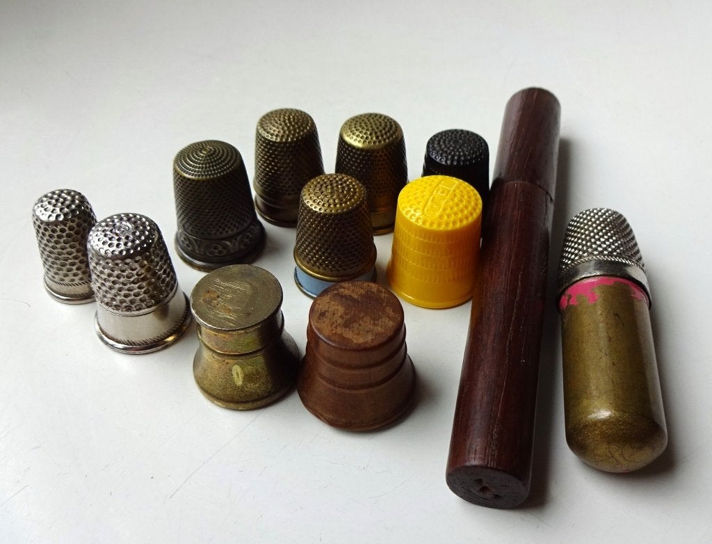Vintage naaigerei: vingerhoeden, naaldenkokers, Ophalen of Verzenden