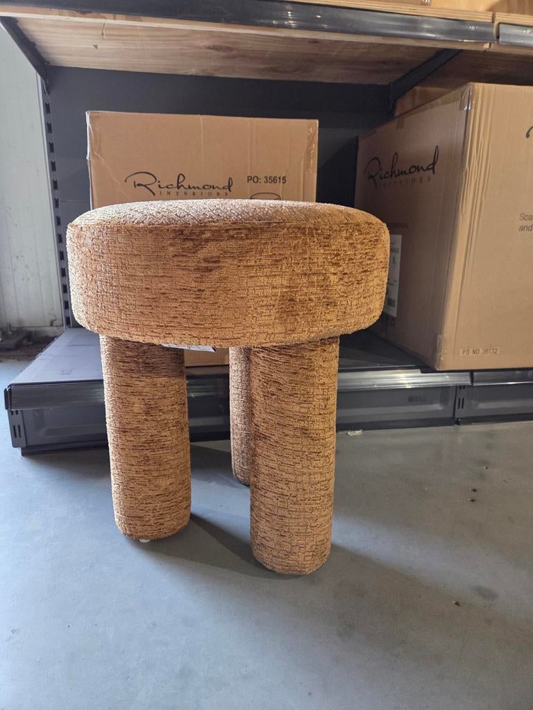 Richmond Interiors Poef Cognac Fusion | normaal €198, NU, Richmond Interiors, Rond, Nieuw, Ophalen of Verzenden