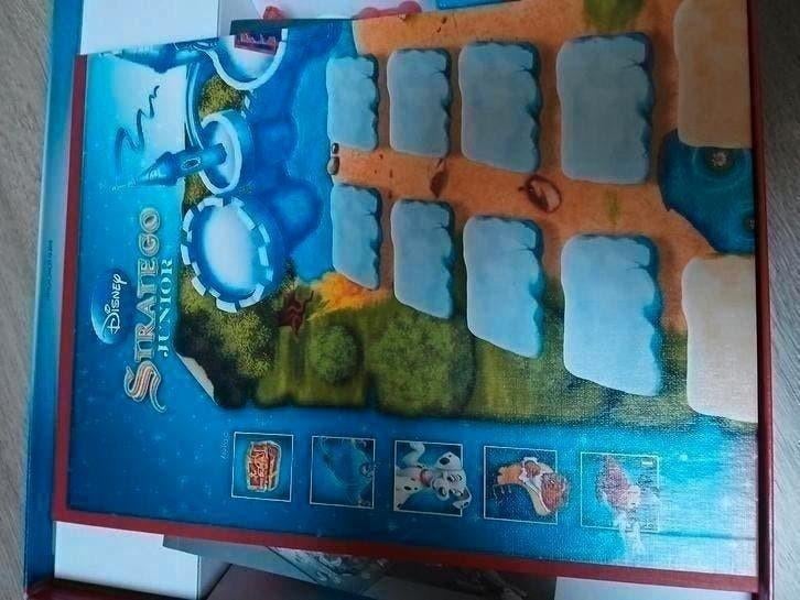 Disney Stratego Junior - Leuk strategisch spel!, Een of twee spelers, Ophalen of Verzenden, Zo goed als nieuw