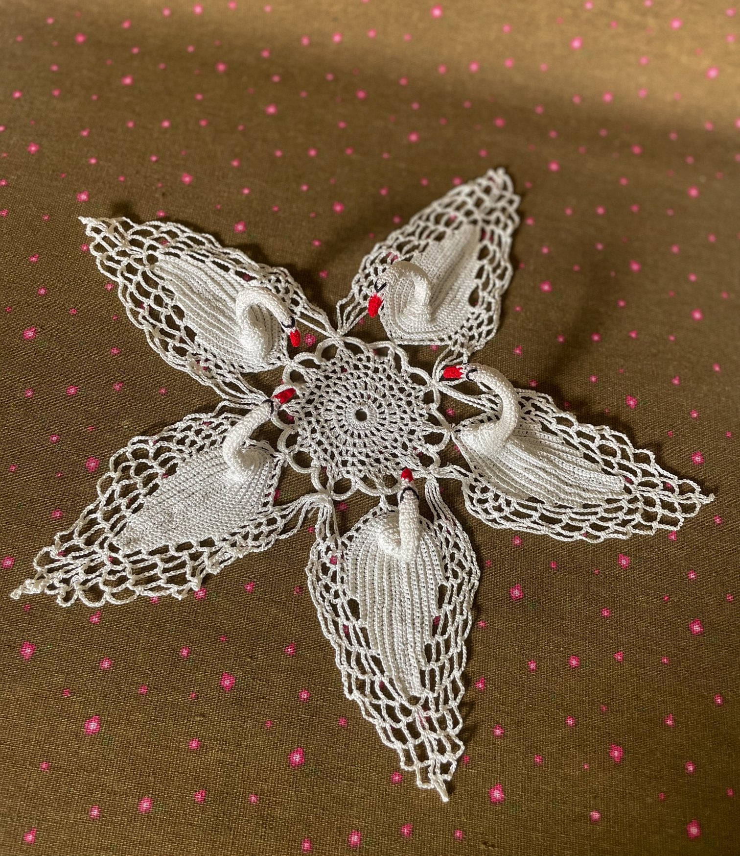 gehaakt zwanen kleedje swan doily vintage, Ophalen of Verzenden