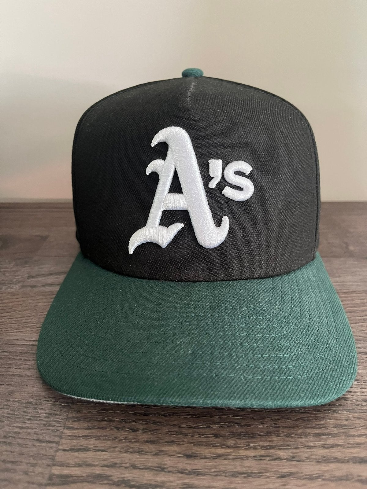 New Era Oakland A's World Series fitted cap - maat 6 7/8, Ophalen of Verzenden, Zo goed als nieuw, 57 cm (M, 7⅛ inch) of minder
