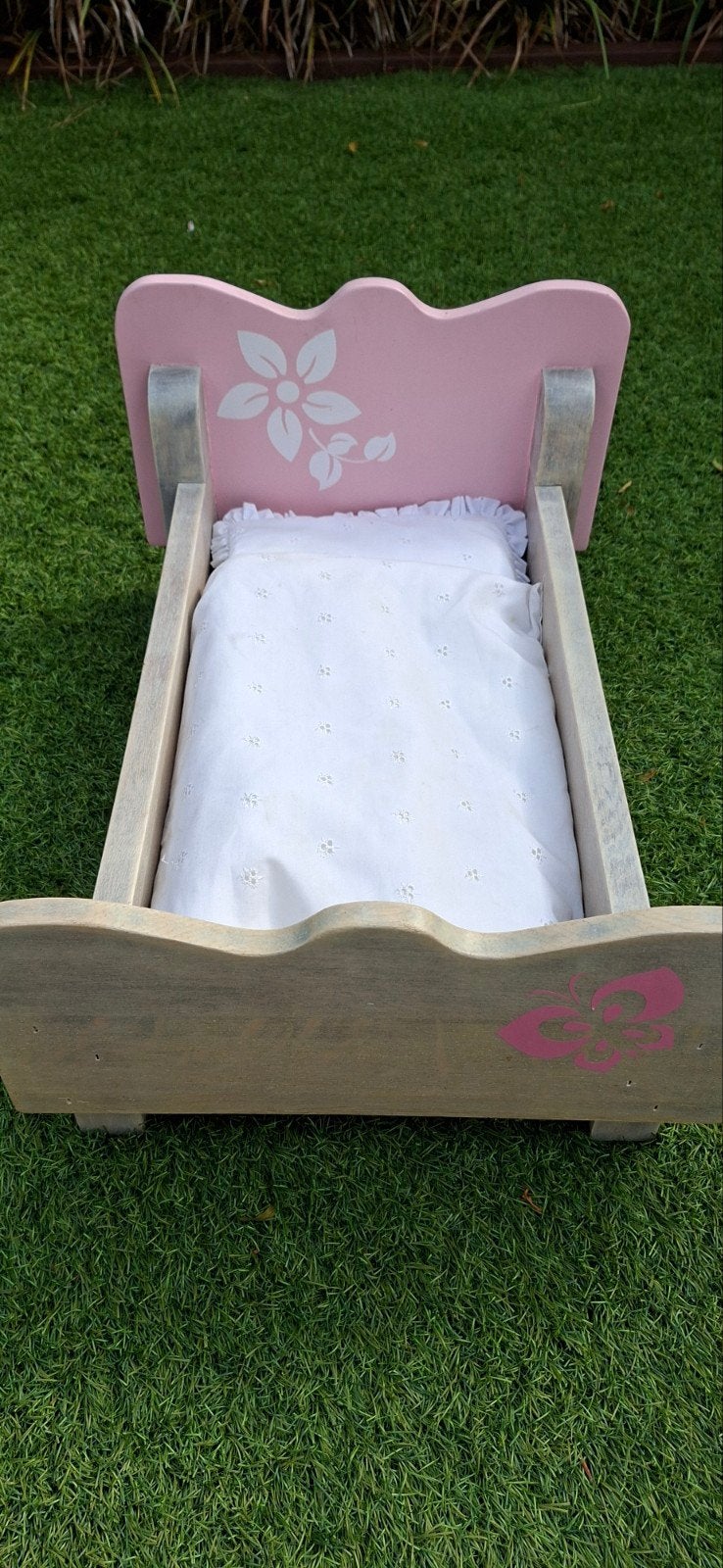 Houten poppenbedje met roze details - 57 cm, Ophalen, Gebruikt, Overige typen