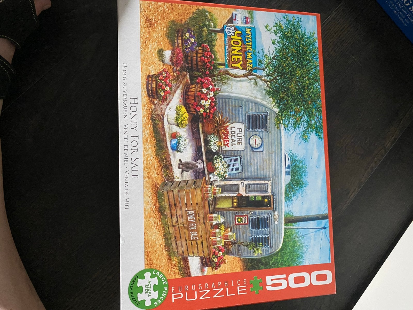 2 Eurographics puzzels: Honey For Sale & Crazy Pool Day, Hobby en Vrije tijd, Ophalen of Verzenden, Minder dan 500 stukjes, Zo goed als nieuw