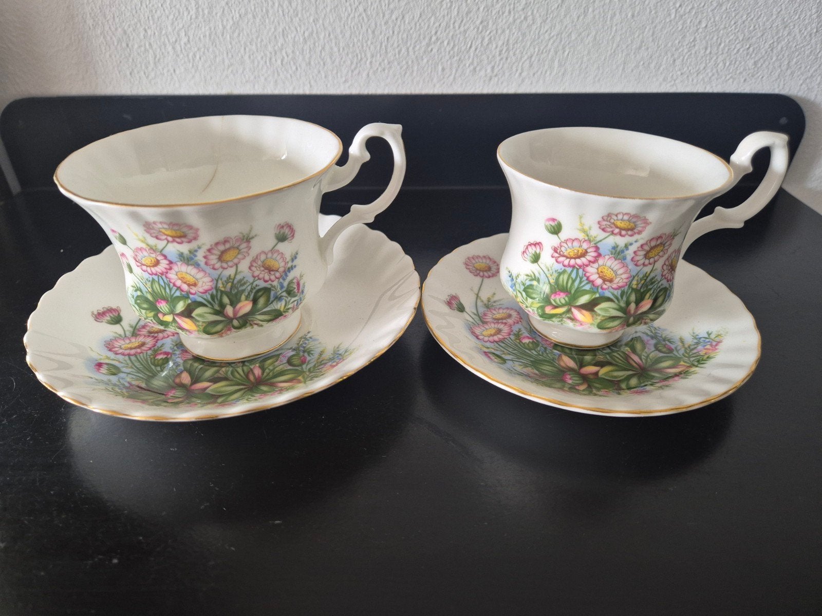 Royal albert porselein, Ophalen of Verzenden, Zo goed als nieuw, Porselein, Kop en/of schotel